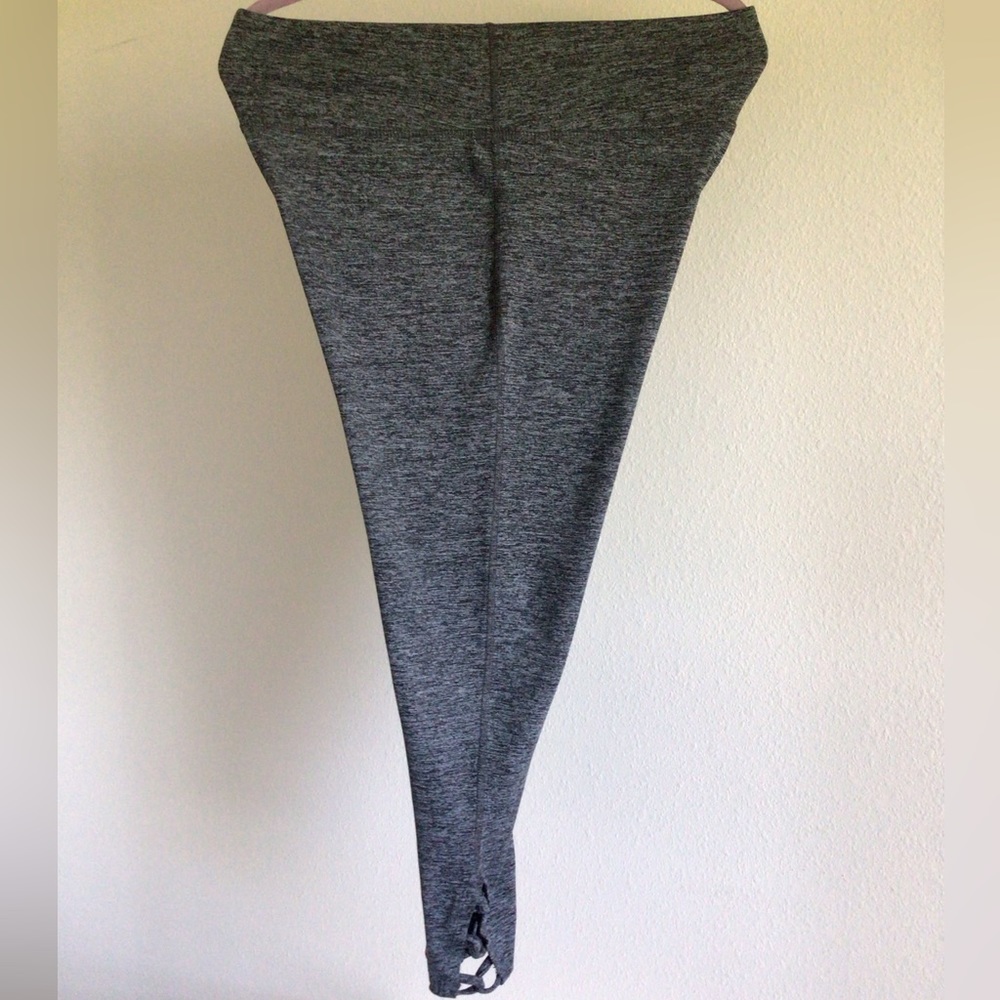 Earth Yoga Cropped Leggings Large